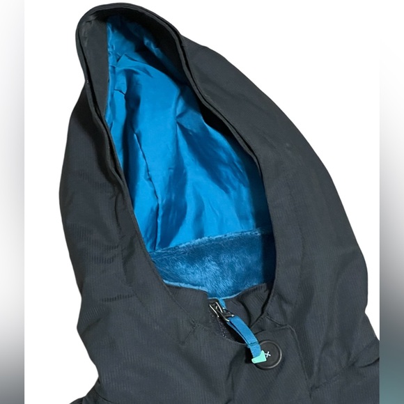 Woman’s Under Armour snow jacket - small - Picture 5 of 7